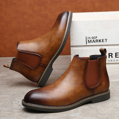 The Vernaccia Men’s Retro Style Pointed Toe Ankle Leather Shoes