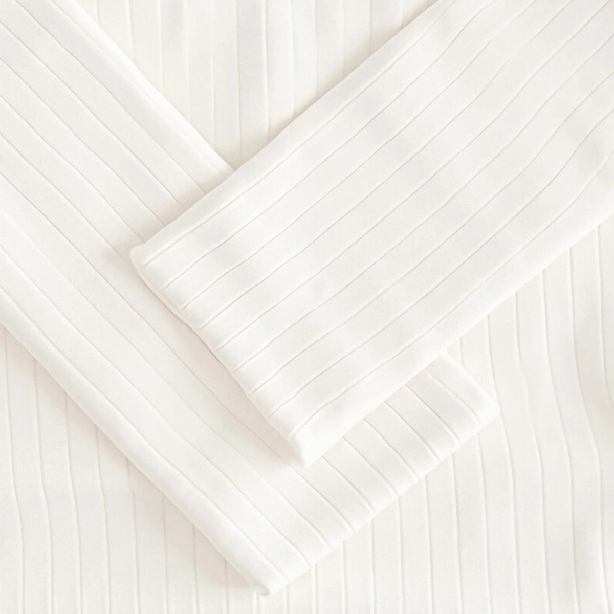 The Cookham Men's White Ribbed Crew Neck Sweater